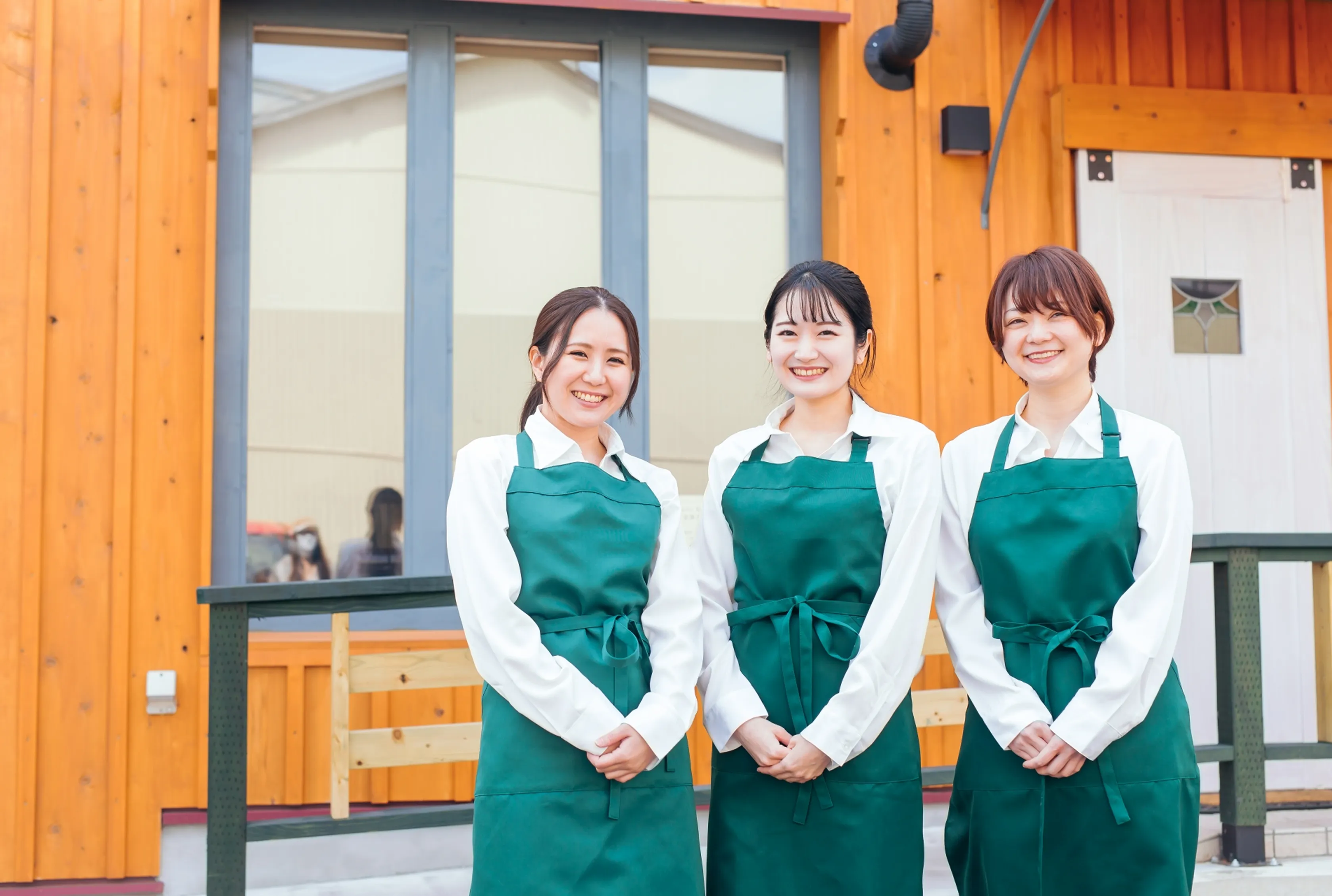 就労支援で働く3人の写真